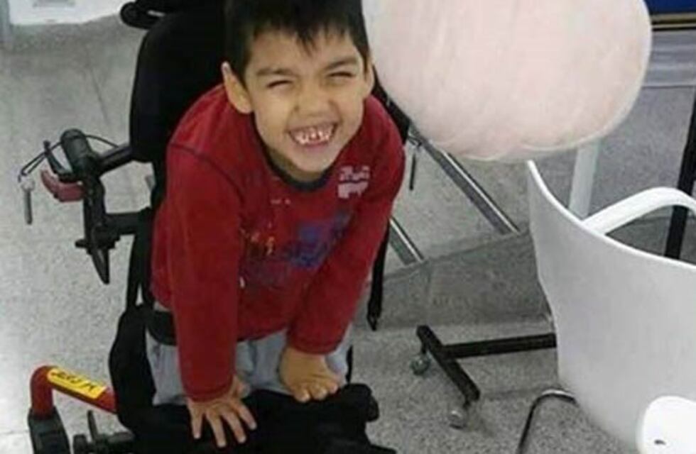 Le robaron la prótesis de su hijo, negoció con los ladrones y la recuperó