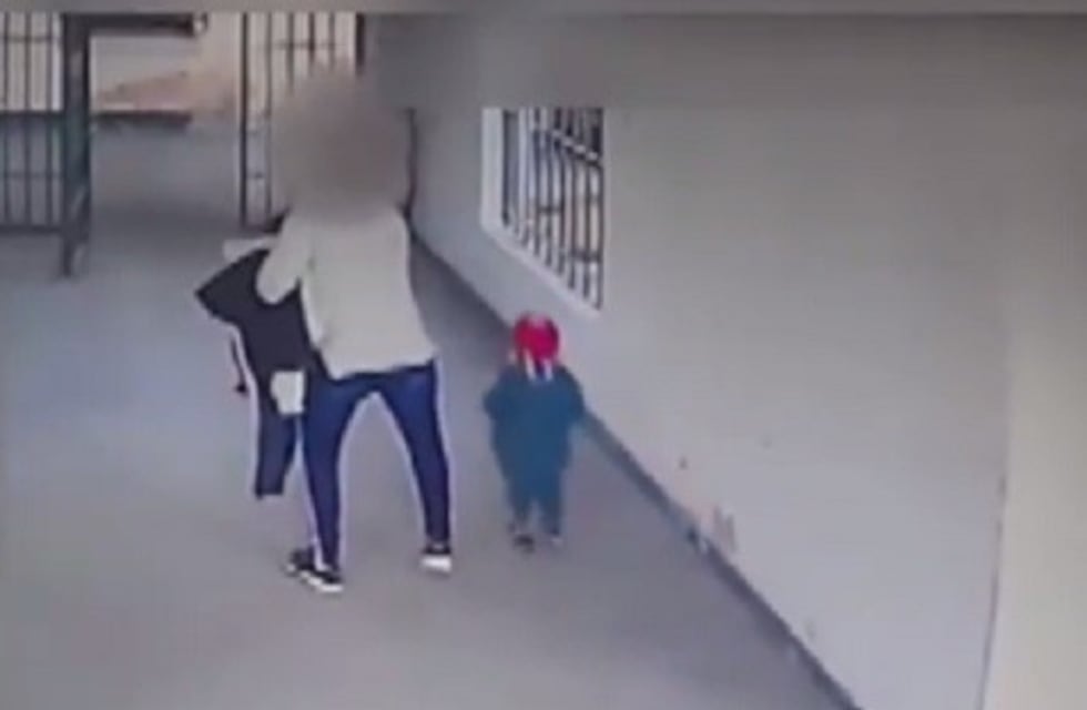 Video pone al descubierto la maniobra de mujeres para ingresar celulares a la cárcel de Coronda