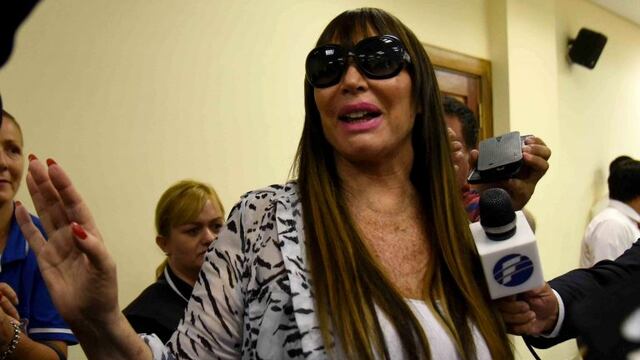 ASU01- ASUNCIu00d3N (PARAGUAY) 23/12/2015- Moria Casu00e1n logra su libertad tras comparecer en el juzgado de paz hoy, miu00e9rcoles 23 de diciembre de 2015, en Asunciu00f3n. Casu00e1n fue puesta hoy en libertad condicional despuu00e9s de que una jueza determinu00f3 que se levantara