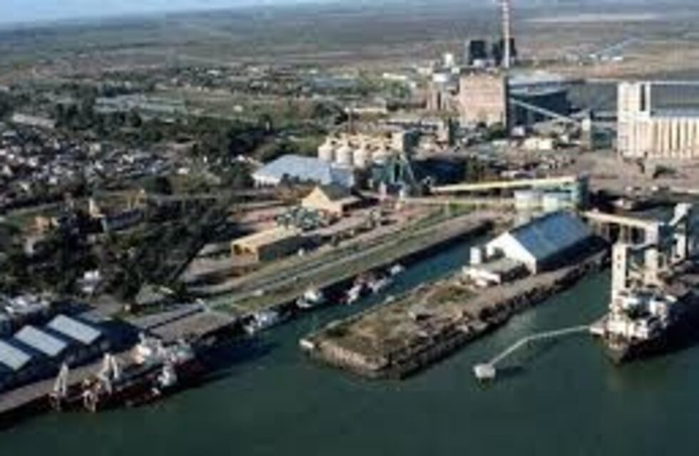 El puerto bahiense firmó un acuerdo para bajar los costos en el transporte de cargas