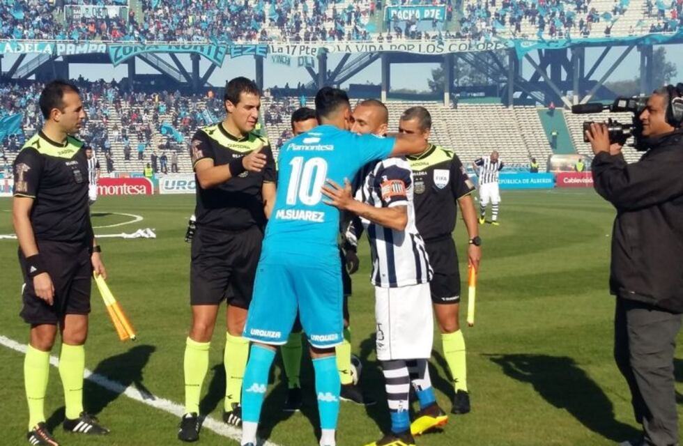 El clásico cordobés arrancó a los abrazos