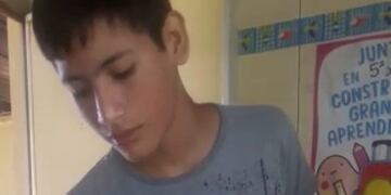 Tiene 13 años y construyó un brazo robótico con sistema hidráulico