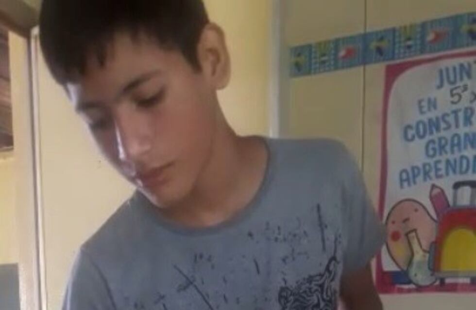 Tiene 13 años y construyó un brazo robótico con sistema hidráulico