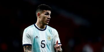 Argentina's midfielder Leandro Paredes gestures during an international friendly football match between Argentina and Venezuela at the Wanda Metropolitano stadium in Madrid on March 22, 2019 in preparation for the Copa America to be held in Brazil in June and July 2019\u002E (Photo by BENJAMIN CREMEL / AFP) madrid españa partido amistoso internacional futbol futbolistas partido seleccion argentina venezuela