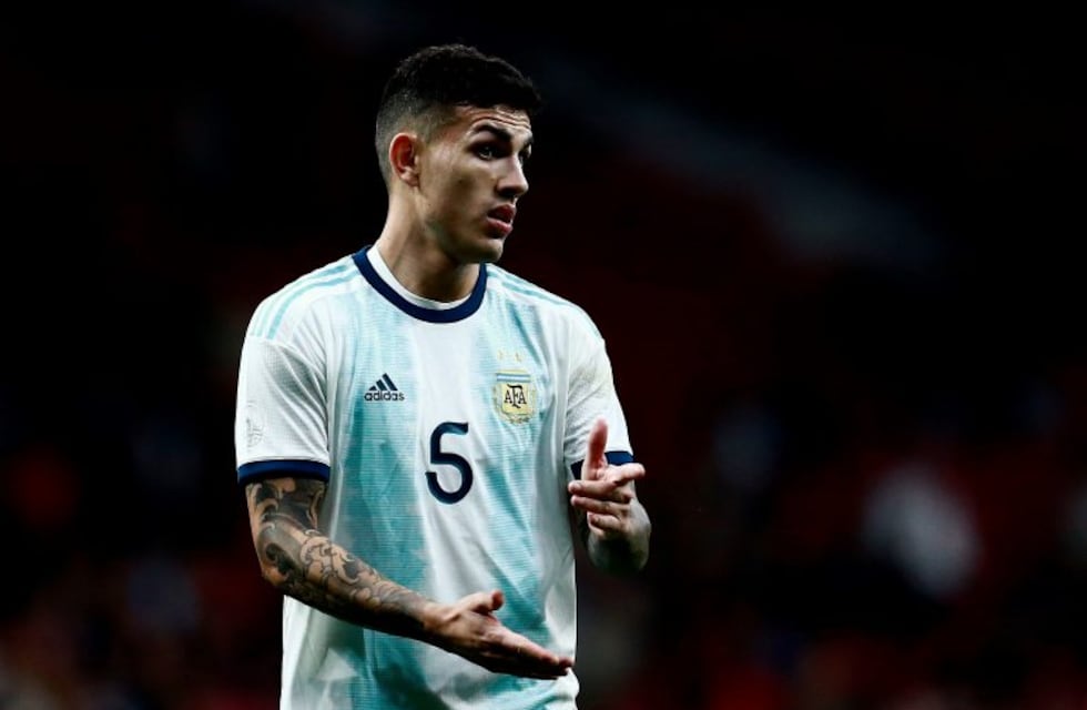Otra broma en la Selección: escracharon a Leandro Paredes mientras dormía