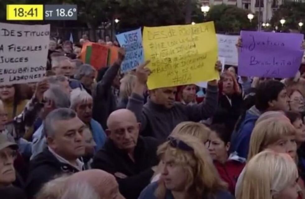 Realizaron una marcha en Tribunales para reclamar por "la transparencia y la eficiencia en la Justicia"