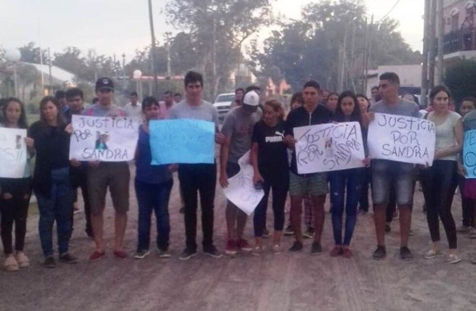 Familiares de Sandra Bordón cortaron la Ruta 12 para pedir Justicia por el crimen