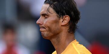 TOPSHOT - Spain's Rafael Nadal reacts after losing to Austria's Dominic Thiem during their ATP Madrid Open quarter-final tennis match at the Caja Magica in Madrid on May 11, 2018\u002E / AFP PHOTO / OSCAR DEL POZO