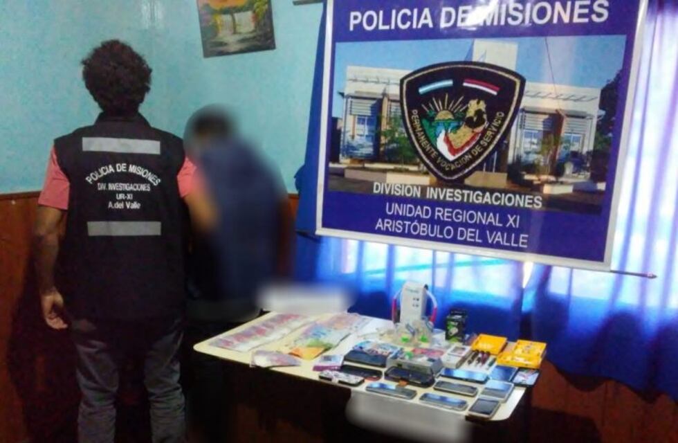 Una madre y su hijo robaban y vendían celulares en un local
