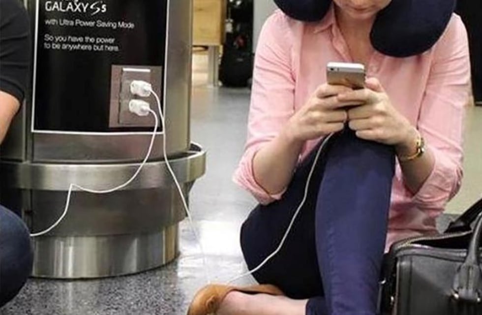 Los trucos para cargar el celular en medio del masivo corte de luz