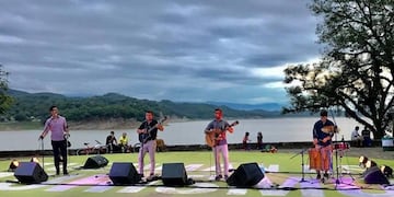 Música en el Auditorio Celestino Gelsi, El Cadillal, Tucumán\u002E (ACV Folclore\u002E Facebook)