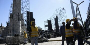 El Monumento está listo para el cierre de campaña en Rosario de Alberto y Cristina (Juan José García)