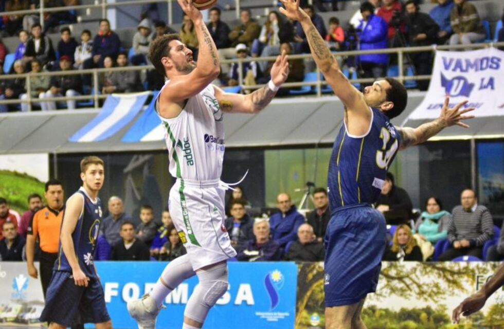 Perdió Atenas y el viernes está obligado a ganar para seguir en pie en cuartos