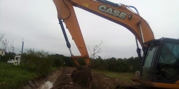 Las maquinas municipales realizan tareas de canalización (Prensa Municipal)