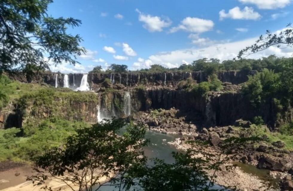 Se mantiene el escaso caudal de agua en las Cataratas del Iguazú