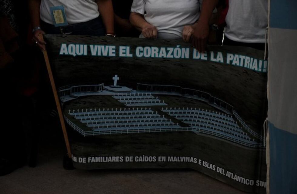 Familiares de los soldados le piden al Estado poder viajar una vez al año al cementerio de Darwin