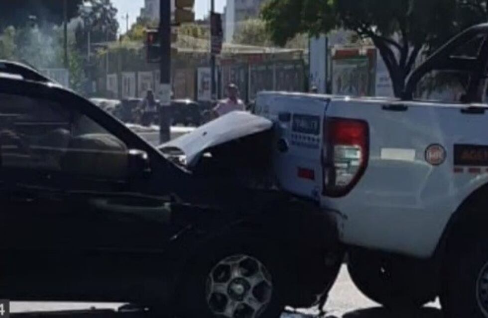 Choque en cadena frente al HECA con al menos diez vehículos involucrados