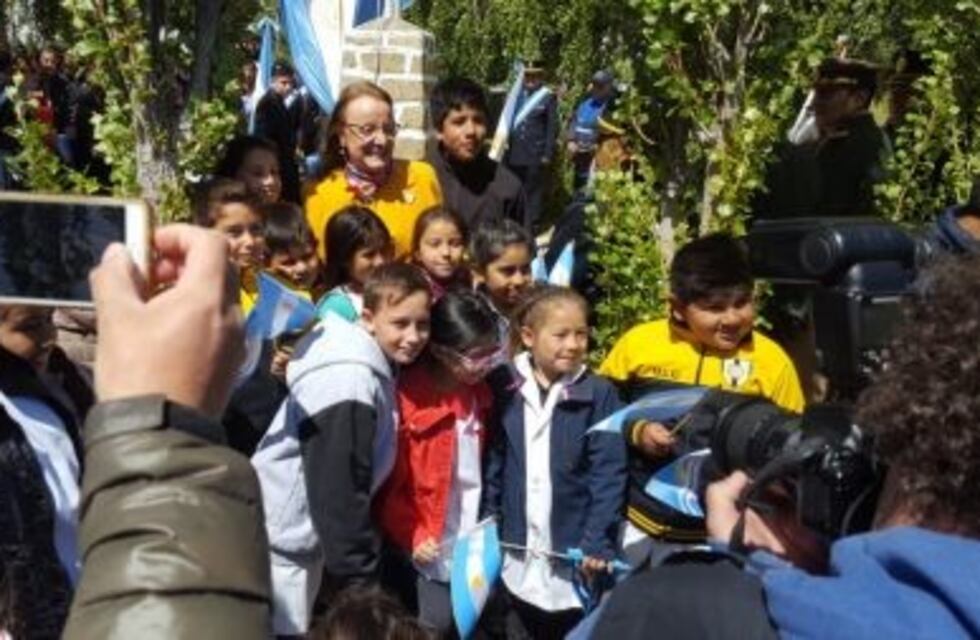 Tres Lagos: la Gobernadora estuvo con los estudiantes del Secundario N°30