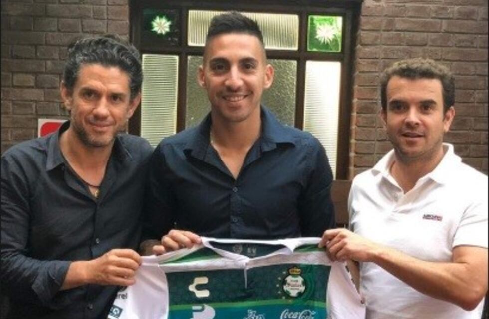 El ex Colón Javier Correa fue presentado en el Santos Laguna
