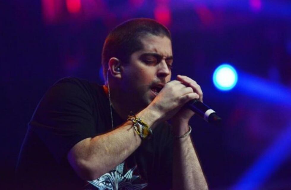 Autorizan a Patricio Fontanet a salir del país para dar un show