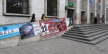 Familiares de Débora Gianángelo y otras víctimas fatales fueron a los Tribunales provinciales\u002E (Facebook)