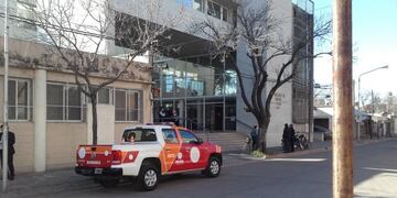 Recibieron una amenaza de bomba en los Tribunales provinciales de San Lorenzo\u002E (@MediosRedSL)