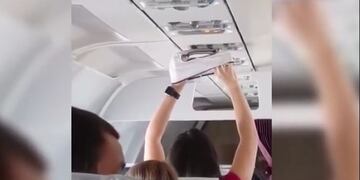 Secó la ropa interior en el avión