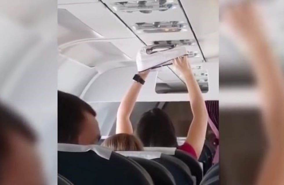 Insólito: una mujer se puso a secar su ropa interior en pleno vuelo
