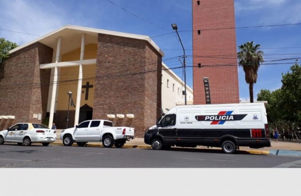 Piqueteros tomaron una iglesia y el cura llamó a la Policía