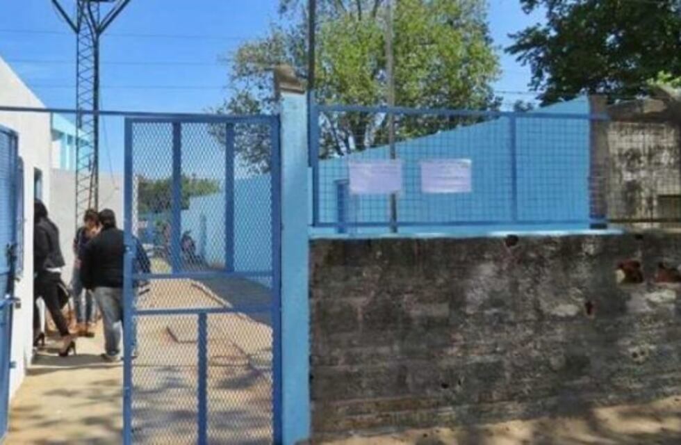 Delincuentes ingresaron a una escuela y provocaron daños en los sanitarios