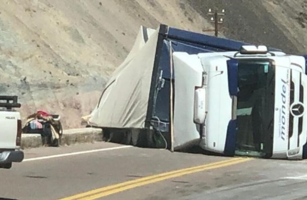 Luego del corte de ruta por el vuelco de un camión, habilitaron el paso a Chile