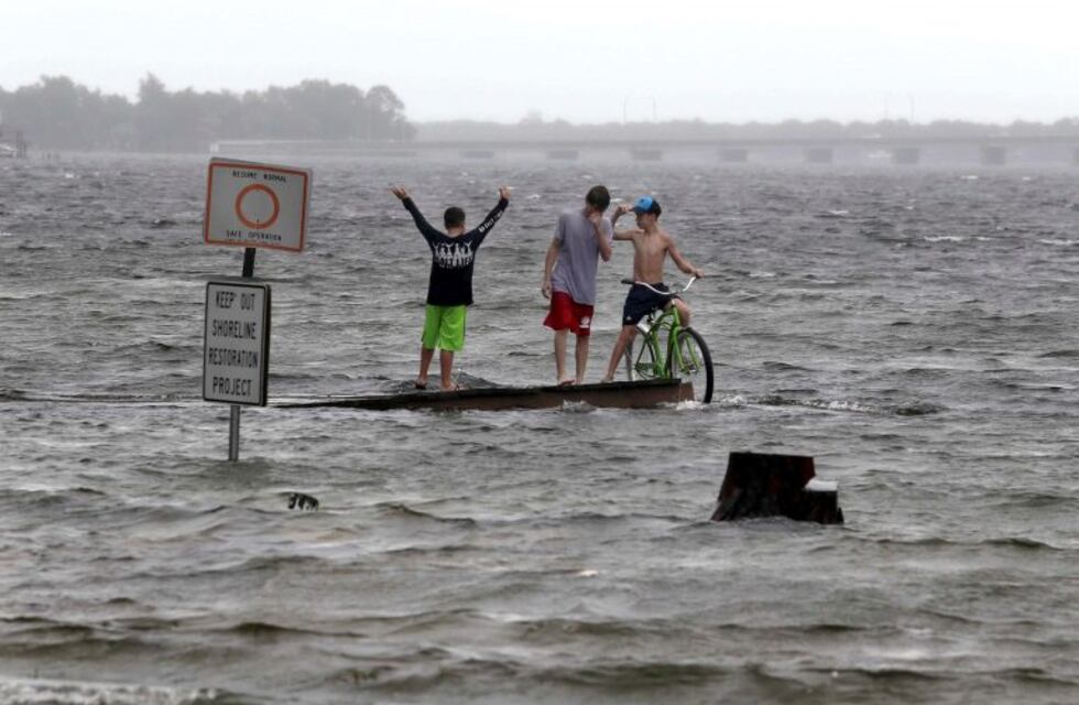 El paso de Nate por Estados Unidos produce inundaciones y cortes de energía