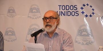 El Ministro de Economía, Jorge Ibáñez, enumeró los rubros que podrán trabajar