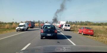 Estatales y transportistas cortan la ruta 38 (Foto: La Gaceta)