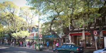 Largas colas en lo cajeros automáticos en San Rafael