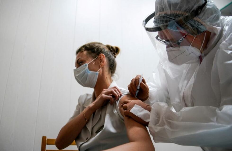 Coronavirus: la OMS advirtió que los jóvenes deberán esperar al menos hasta 2022 para vacunarse