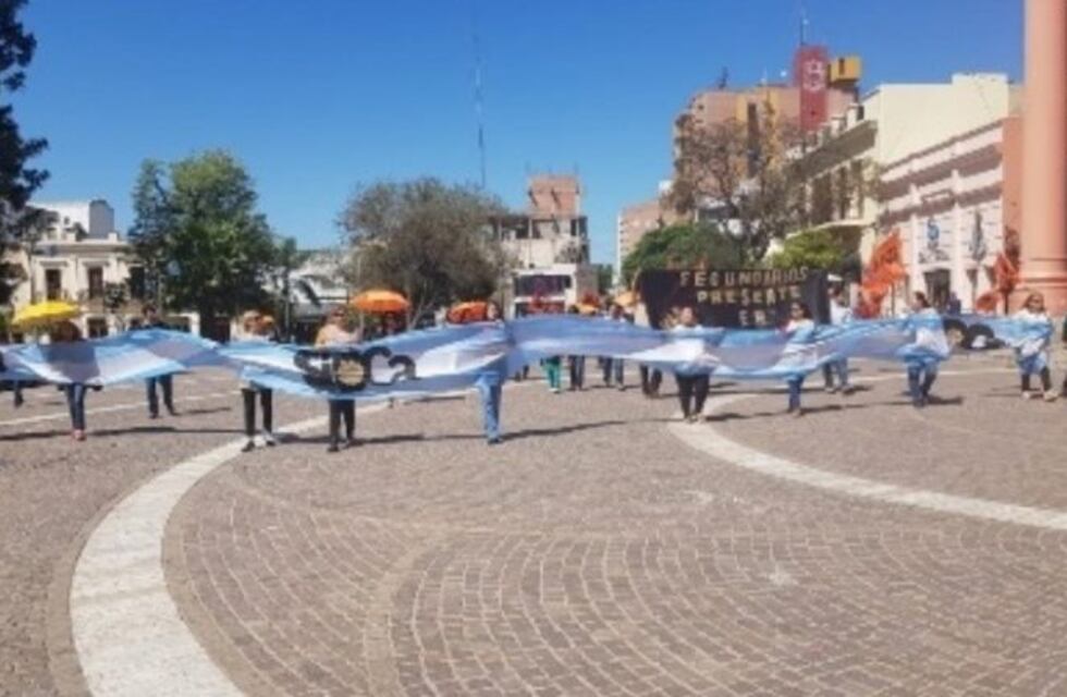 Continúa el paro docente del sistema educativo de la Capital