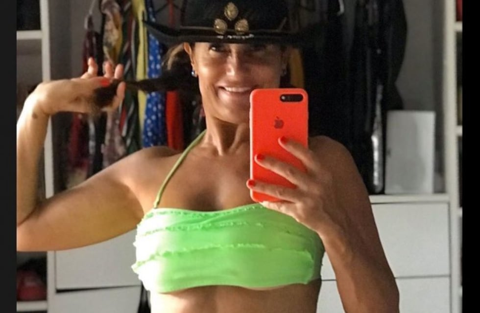 Diosa al natural: Fernanda Callejón subió varias fotos en bikini y consultó a sus seguidores "¿a vos cuál te gusta más?"