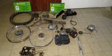 Allanan una vivienda por motos robadas