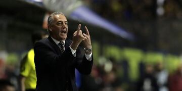 Gustavo Alfaro analiza cuatro cambios en Boca para enfrentar a Vélez\u002E (AFP)