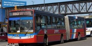 Le pegaron un piedrazo en el ojo a un chofer de colectivos en La Matanza