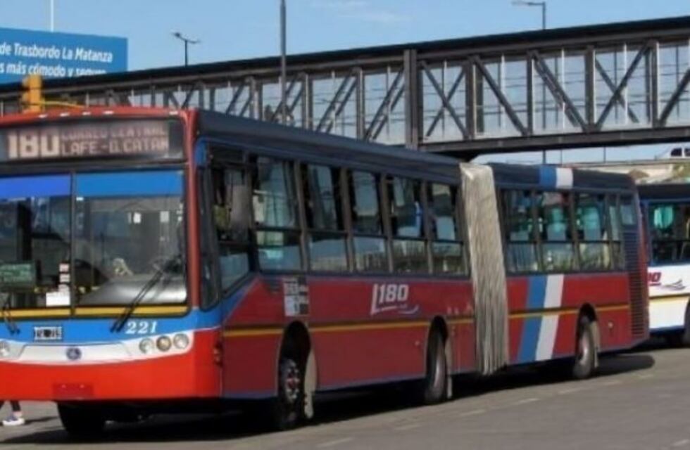 Le pegaron un piedrazo en el ojo a un chofer de colectivos en La Matanza