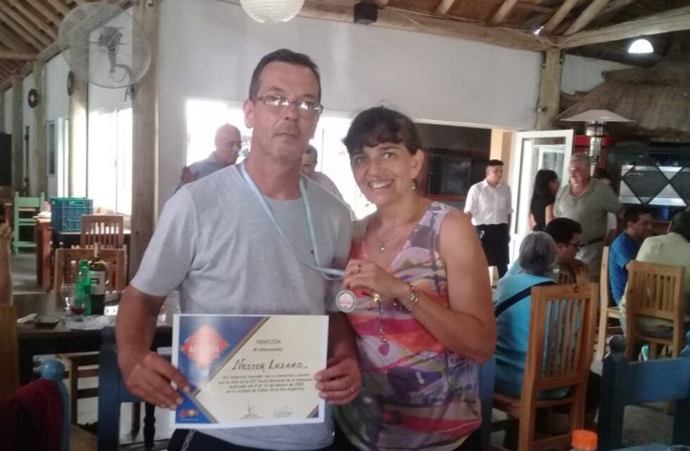 El artesano de Arroyito Nestor Lazaro obtuvo mención rubro madera