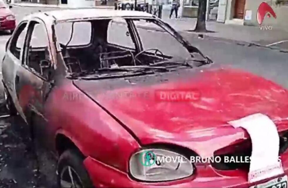 Insólito: se le prendió fuego el auto y lo intimaron para sacar el coche al día siguiente