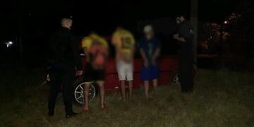 Tres de los detenidos consumían bebidas en la calle\u002E