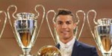 TOPSHOT - Handout photo released on December 12, 2016 by L'Equipe shows Portugese player Cristiano Ronaldo posing with the Ballon d'Or France Football trophy at the Trophy Room of the Santiago Bernabeu stadium in Madrid.nCristiano Ronaldo was named winner of the Ballon d'Or on December 12, 2016 for the fourth time, organisers France Football said, capping a terrific year for the Real Madrid star. / AFP PHOTO / L'EQUIPE / ANGEL MARTINEZ / RESTRICTED TO EDITORIAL USE - MANDATORY CREDIT