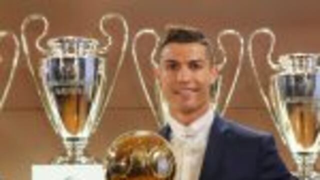 TOPSHOT - Handout photo released on December 12, 2016 by L'Equipe shows Portugese player Cristiano Ronaldo posing with the Ballon d'Or France Football trophy at the Trophy Room of the Santiago Bernabeu stadium in Madrid.nCristiano Ronaldo was named winner of the Ballon d'Or on December 12, 2016 for the fourth time, organisers France Football said, capping a terrific year for the Real Madrid star. / AFP PHOTO / L'EQUIPE / ANGEL MARTINEZ / RESTRICTED TO EDITORIAL USE - MANDATORY CREDIT