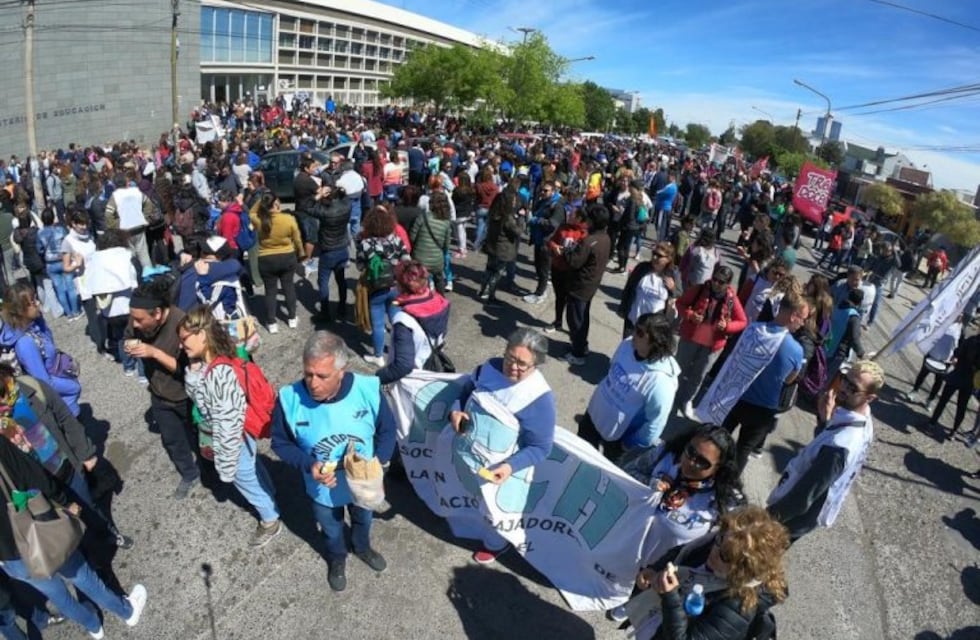 Movilización de docentes en Rawson