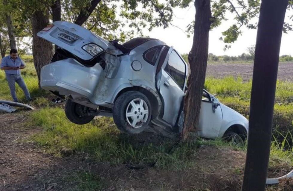 Murió una joven de 21 años tras chocar contra un árbol en Junín