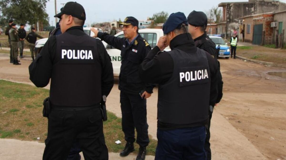 Agentes de la policu00eda de Santa Fe.